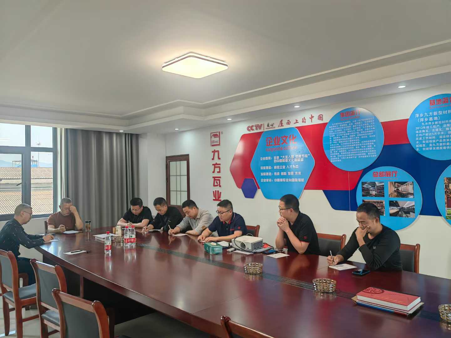 ���Ź���ժҪ2025��8��